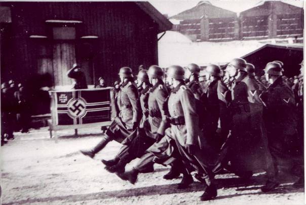 Tysk parade i Kirkenes, 1942